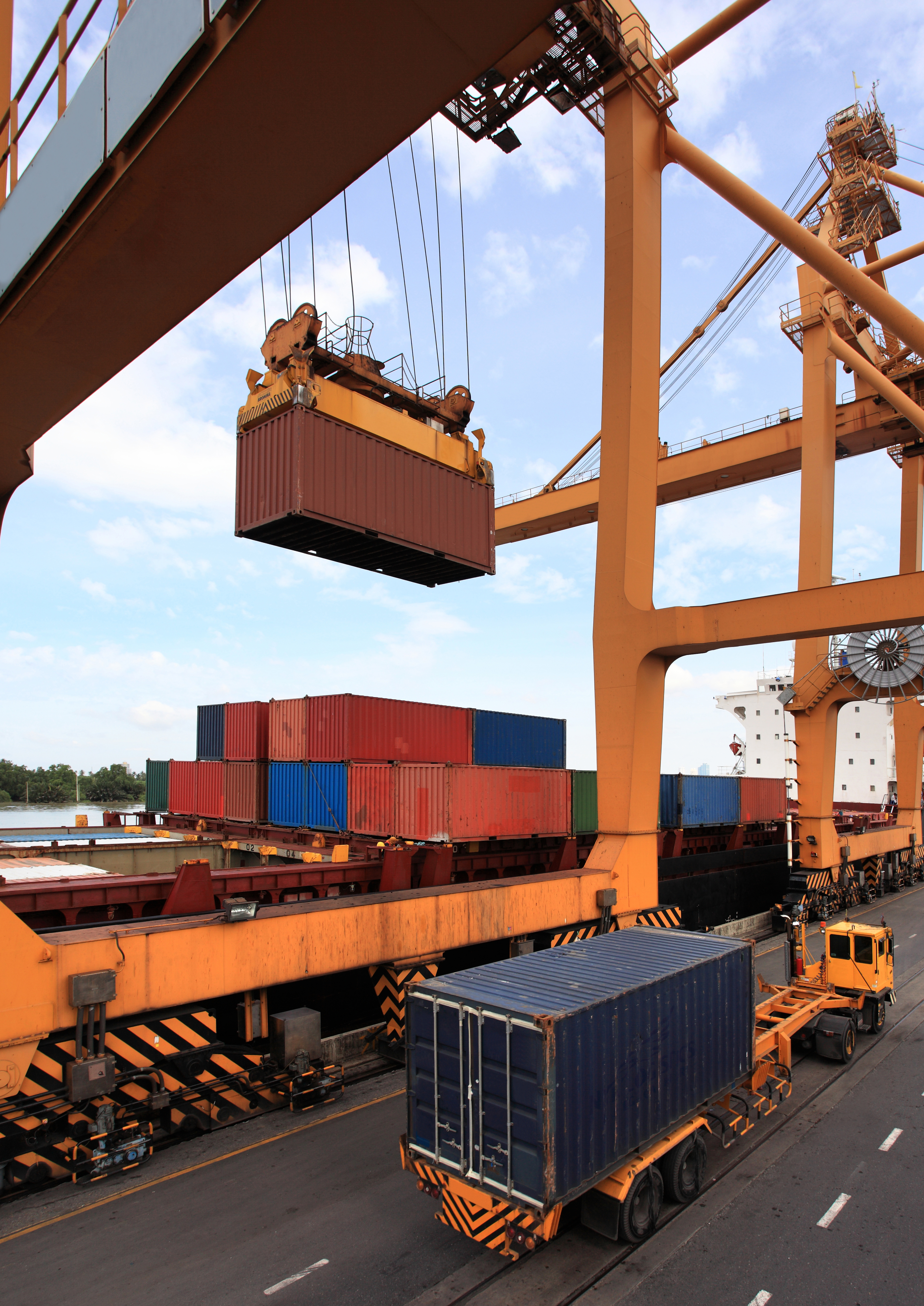 freight-forwarding-growth-drivers-challenges